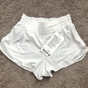 Lululemon White Hotty-Hot Shorts 2.5 length High-Rise Size 4